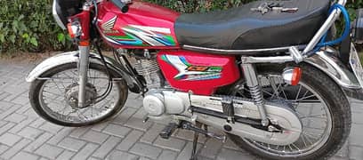 Honda 125 model 2023 new condition 3400 km only