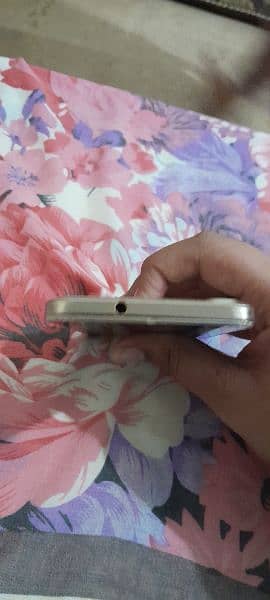 Huawei y9 screen panel broken condition 10to 10 perfect condition 4