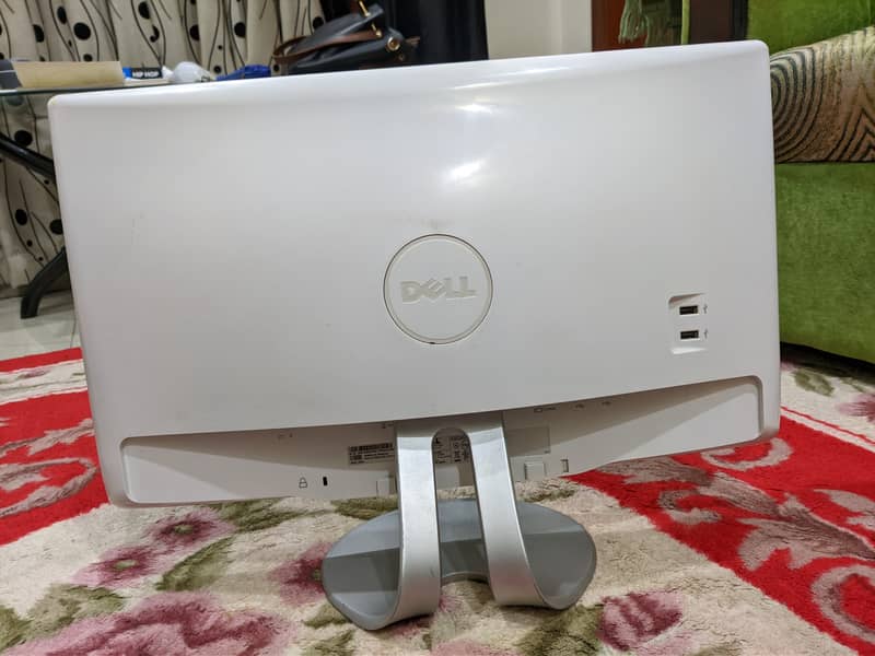 21.5-inch 1080p Dell LCD (SX2210b) with Webcam 1