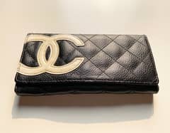 Chanel Clutch/Purse Amazing Article