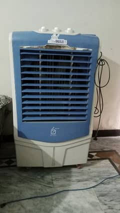 SnowCrest copper motor cooler (used) comes with ice packs bottles 0