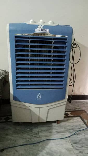 SnowCrest copper motor cooler (used) comes with ice packs bottles 0