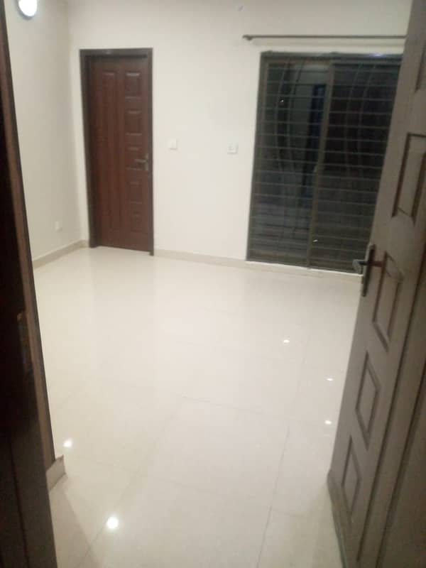 5 Used House For Sale In J Block 1
