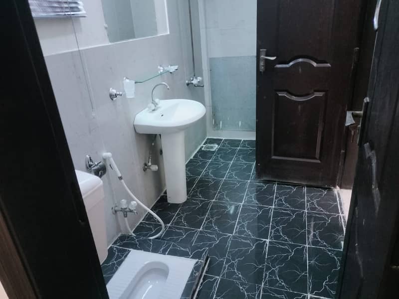 5 MARLA 2 BEDROOMS APARTMENT FOR RENT IN ASKARI 11 SEC C 16