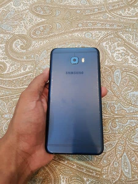 Samsung Galaxy C7 Pro 5