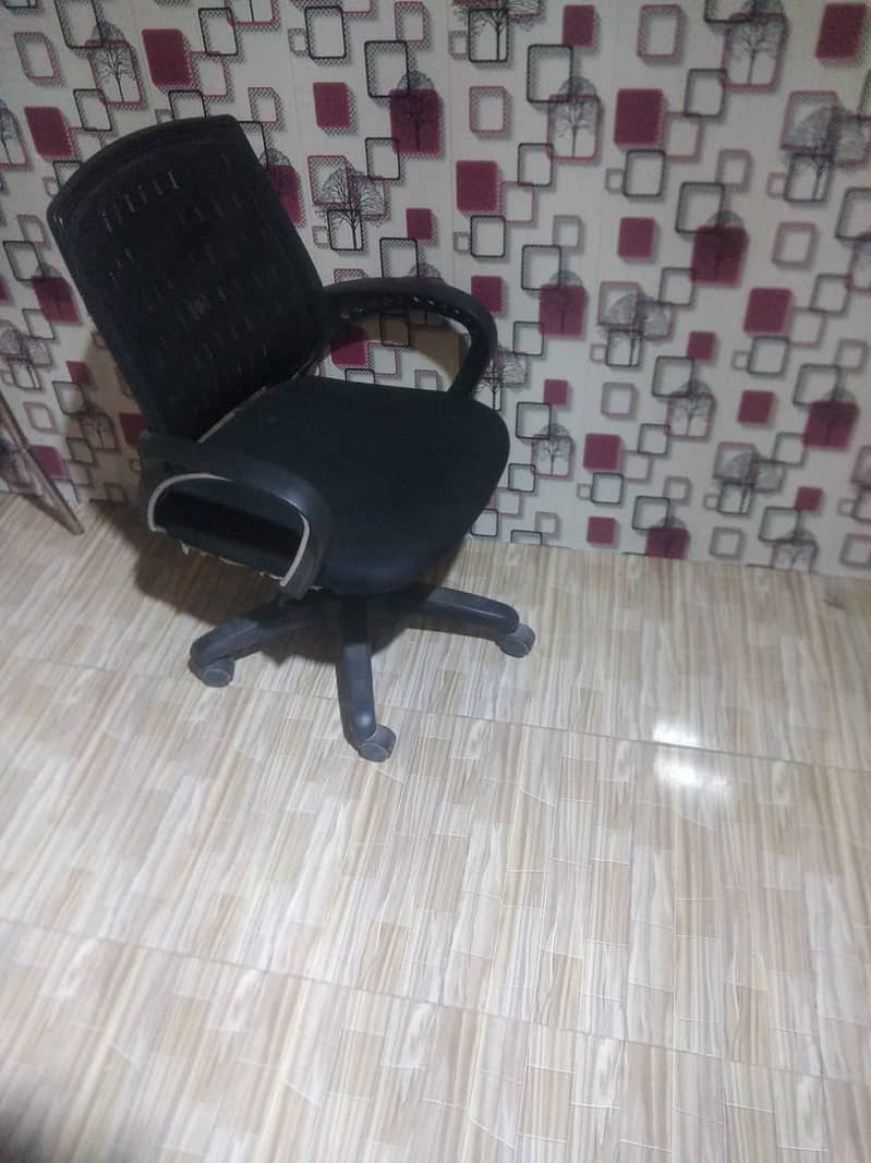28 office Korean chairs & Exective table for sale 1