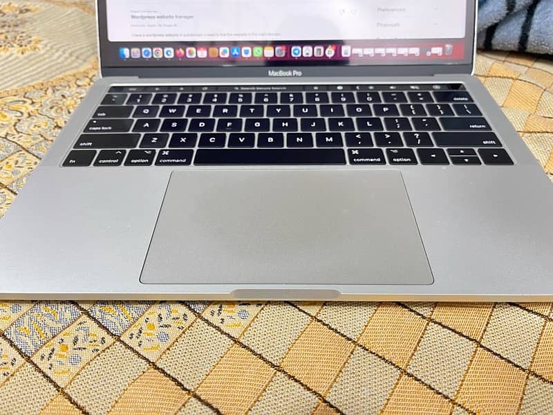 macbook pro 2017 13inches 3.5 ghz dual core intel core i7 2