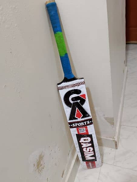 tape ball bat 10/9 condition 1