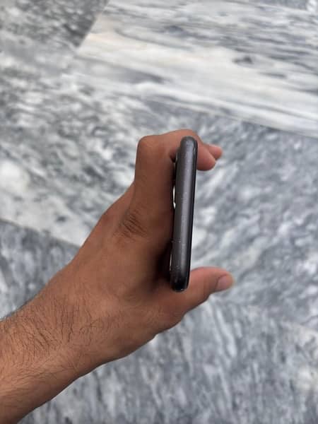 IPHONE 11 64GB (URGENT SALE) SIM TIME AVAILABLE 2