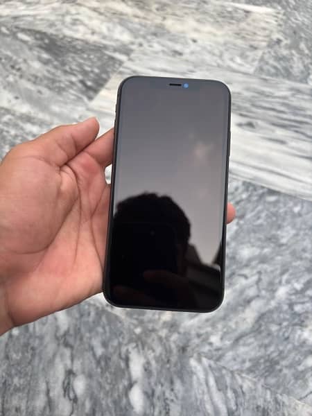 IPHONE 11 64GB (URGENT SALE) SIM TIME AVAILABLE 3