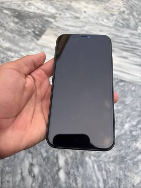 IPHONE 11 64GB (URGENT SALE) SIM TIME AVAILABLE 5