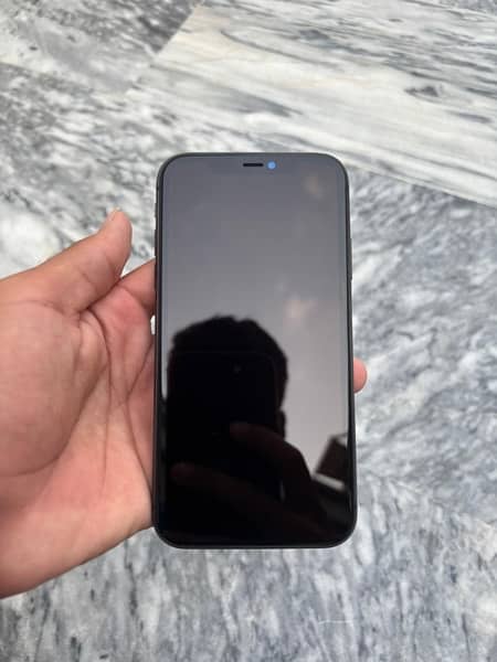 IPHONE 11 64GB (URGENT SALE) SIM TIME AVAILABLE 7