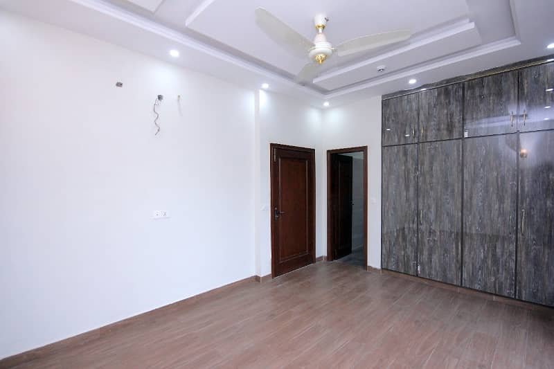 Cantt properties offers 1 Kanal upper portion for Rent in Phase 4 DHA 4