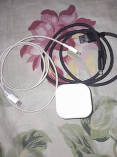 IPHONE ORIGINAL CHARGER & CABLE