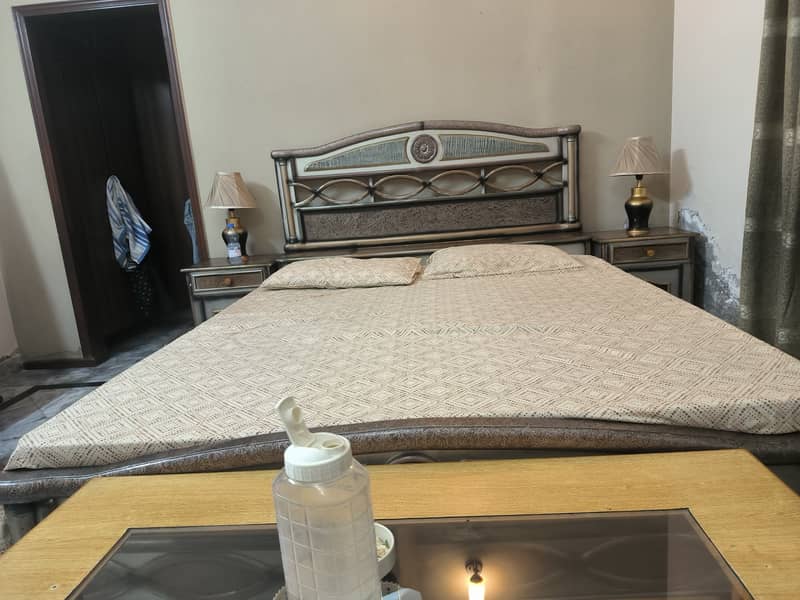 Queen size Bed With side tables and dressing 0