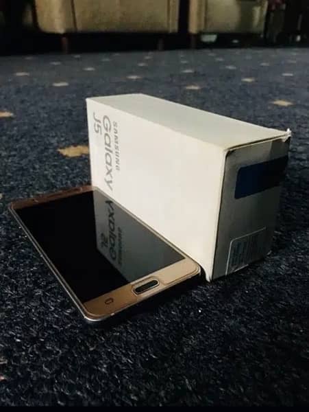 Samsung J5 in mint condition like new no issue with box 1