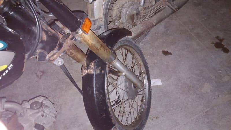 Rust lag raha hai bike ka koi use nahi hai. 2