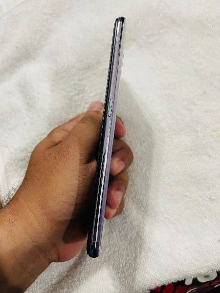 OPPO F11  4/64 GB 10/10 condition with original box and charger 2