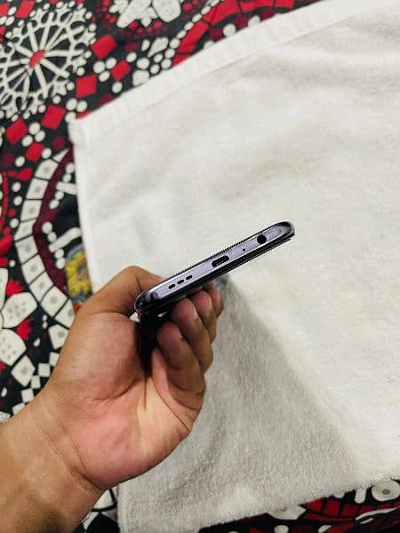OPPO F11  4/64 GB 10/10 condition with original box and charger 3