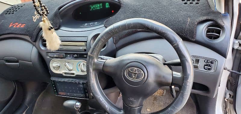 Toyota Vitz 2004 5