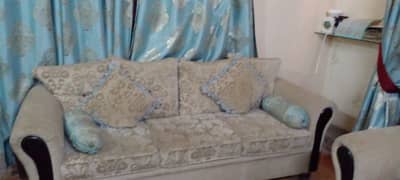 7 seater sofa set used with center table