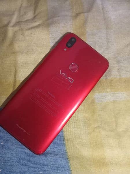 vivo y85 in good condition best for kinds 4/64 exchage possible 1