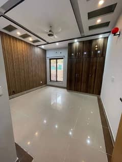 8 Marla Luxury New House For Rent In Bahria Town Lahore 0