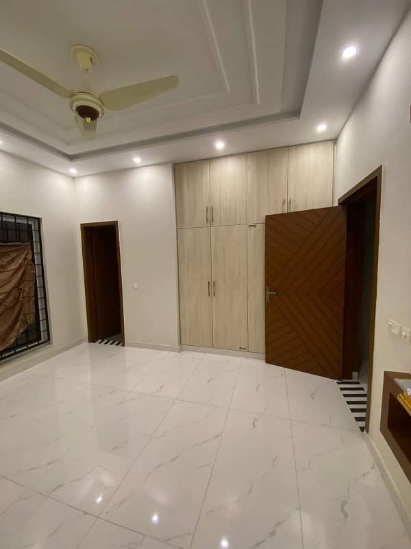 10 Marla Luxury Lower Portion For Rent In Bahria Town Lahore 13