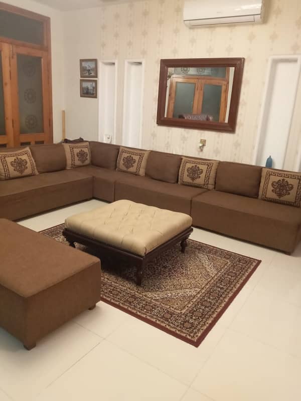 10 Marla Brand New Luxury Furnished Lower Portion For Rent In Bahria Town Lahore 5