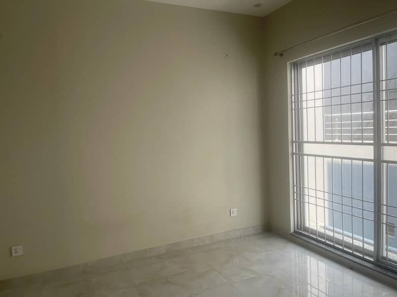 10 Marla Upper Portion For Rent In Paragon City Lahore 5