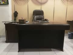 Office furniture 0