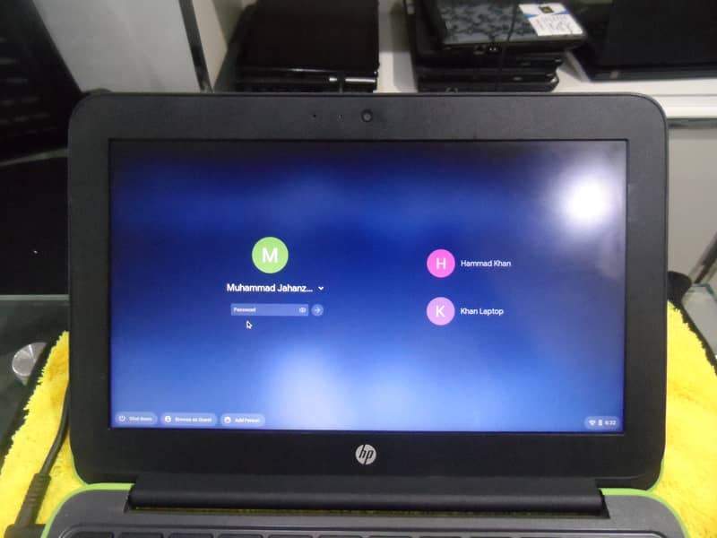 HP 11G5 Chromebook 4GB RAM , 32GB Storage Built in Playstore ! 1