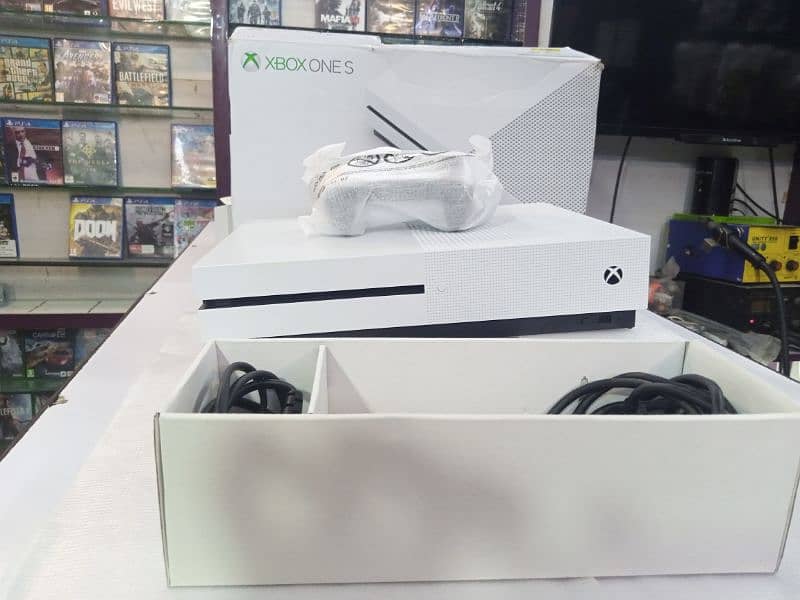 Xbox one S brand new 1 Tb. 2