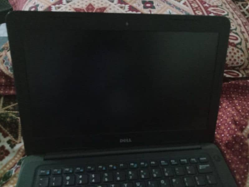 Dell latitude cor5 7th generation 8gb. . . 256SSD 3