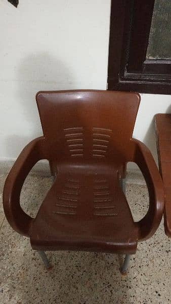 4 chair with plastic table 4