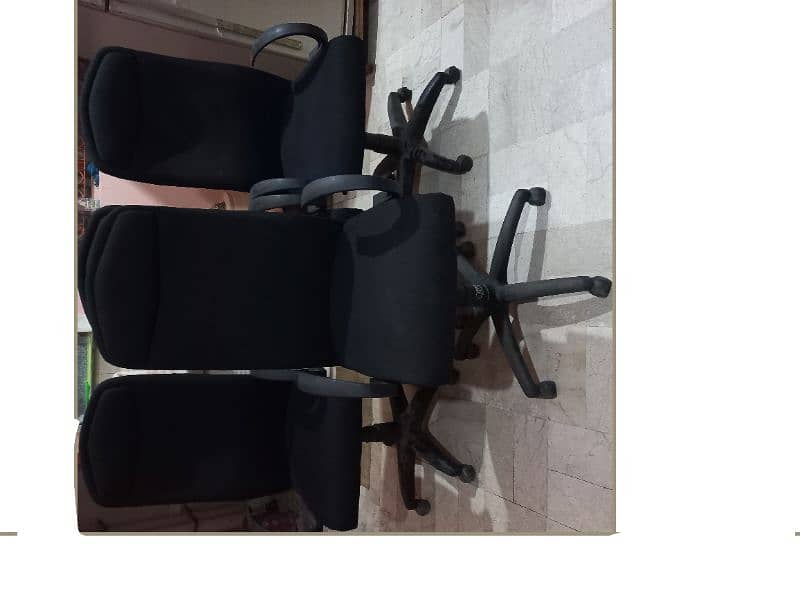 Slightly Use Officys Master Executive Chairs Available 0
