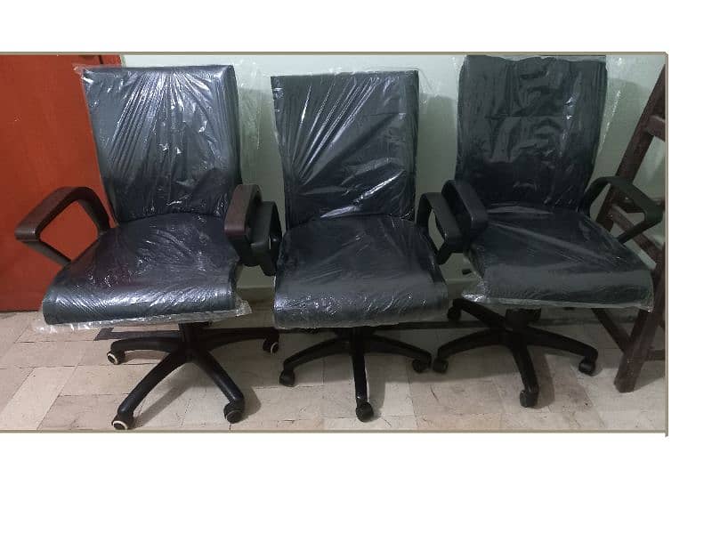 Slightly Use Officys Master Executive Chairs Available 6