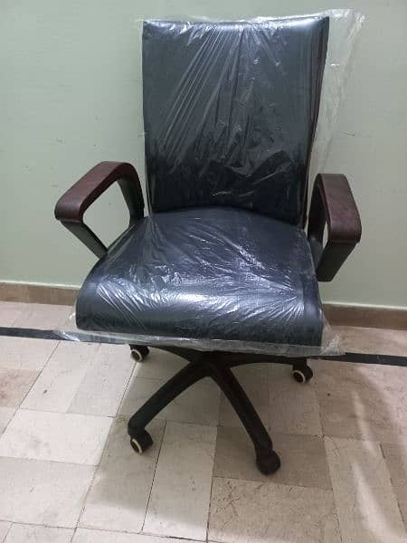 Slightly Use Officys Master Executive Chairs Available 7