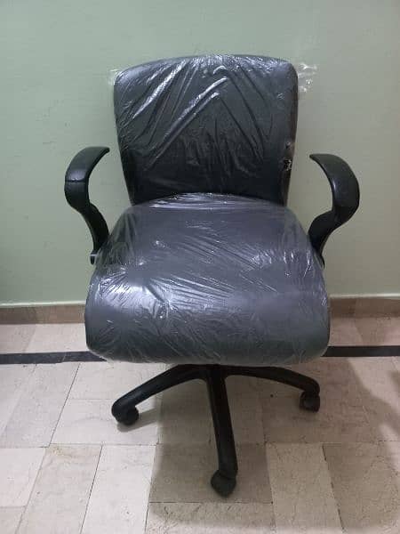 Slightly Use Officys Master Executive Chairs Available 13