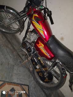 bike honda ak dam Kamal ha aur chalny mea bi ak dam ok ha arjant sell 0