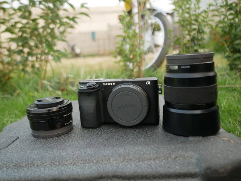 Sony A6400 + 50mm1.8 + 16-50mm kit lens 0