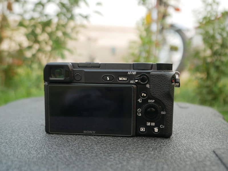 Sony A6400 + 50mm1.8 + 16-50mm kit lens 9