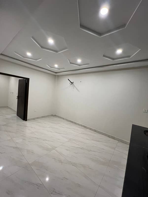 Two Bed Non-Furnished Brand New Appartment For Rent In Bahria Town, Lahore. 2