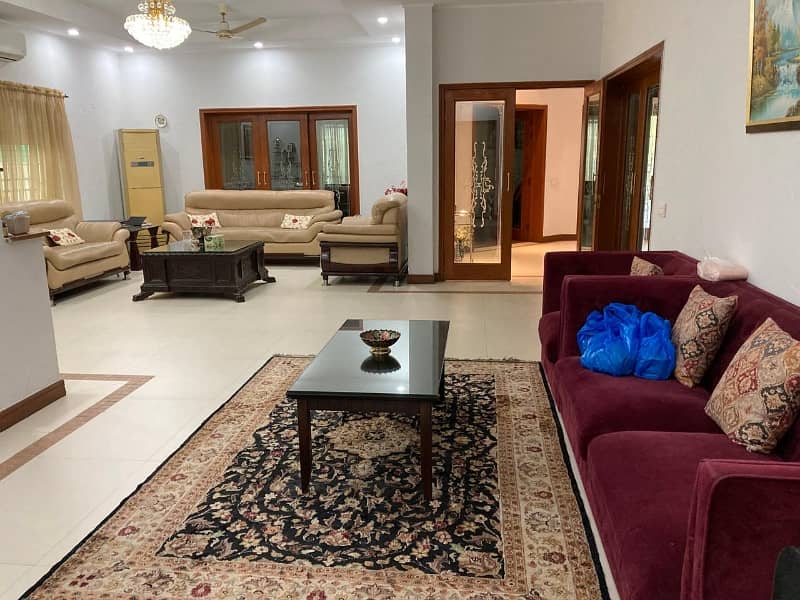 DHA Phase 4 Executive Class Furnished Kanal Banglow With Garnator Back up power For Rent 5