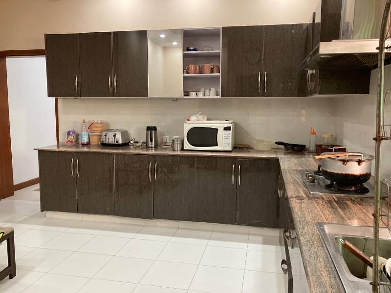 DHA Phase 4 Executive Class Furnished Kanal Banglow With Garnator Back up power For Rent 18
