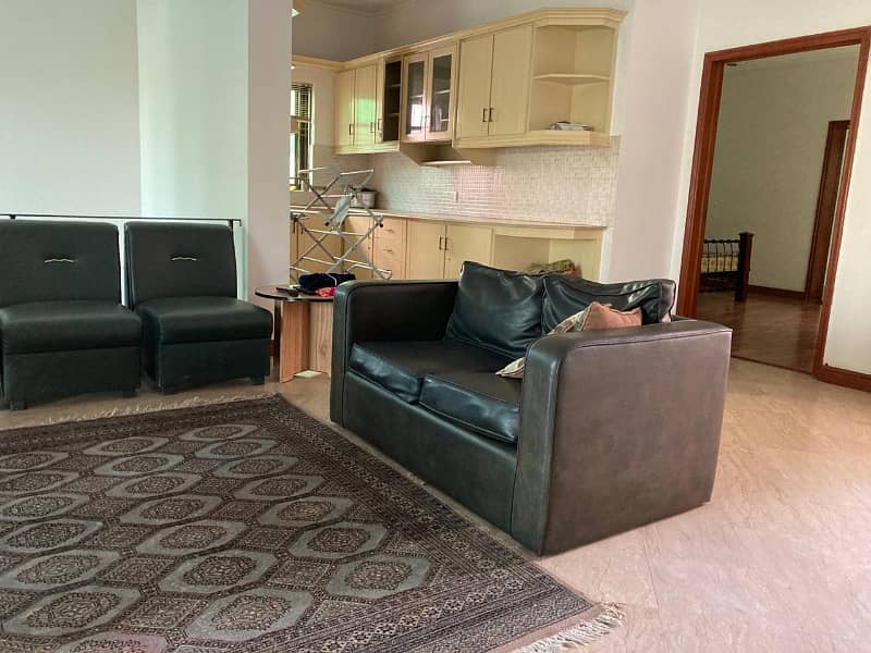 DHA Phase 4 Executive Class Furnished Kanal Banglow With Garnator Back up power For Rent 22