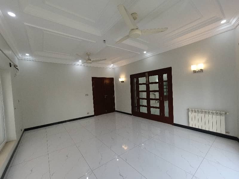 Unoccupied On Excellent Location House Of 26 Marla Is Available For Sale In Bahria Town Rawalpindi 2