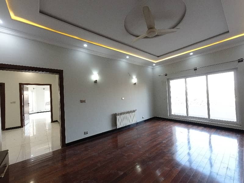 Unoccupied On Excellent Location House Of 26 Marla Is Available For Sale In Bahria Town Rawalpindi 8