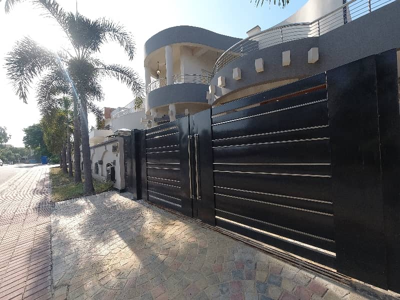 Unoccupied On Excellent Location House Of 26 Marla Is Available For Sale In Bahria Town Rawalpindi 11
