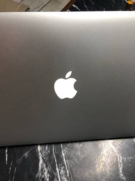 Macbook Pro 13" Inch 2015 i5 8